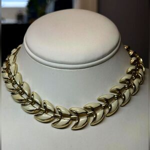 Vintage Coro Necklace Earring Set Cream Enamel And Goldtone 17"